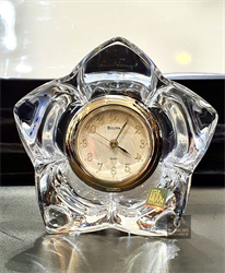 Đồng hồ để bàn pha lê Hoya Bulova flower