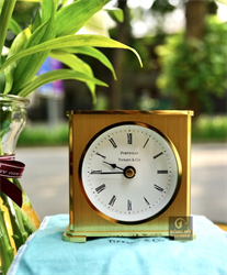 Đồng hồ bàn Tiffany & Co vuông 